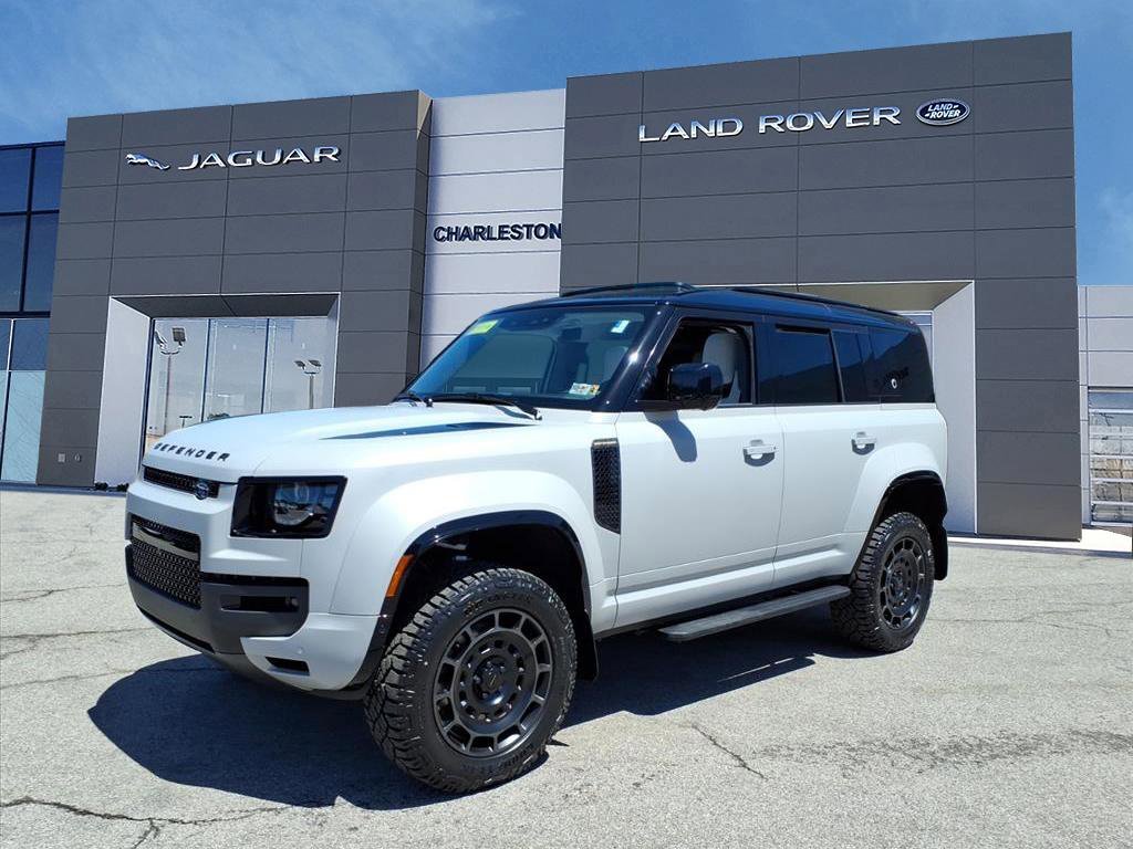2026 Land Rover Defender 110 OCTA P635's photo