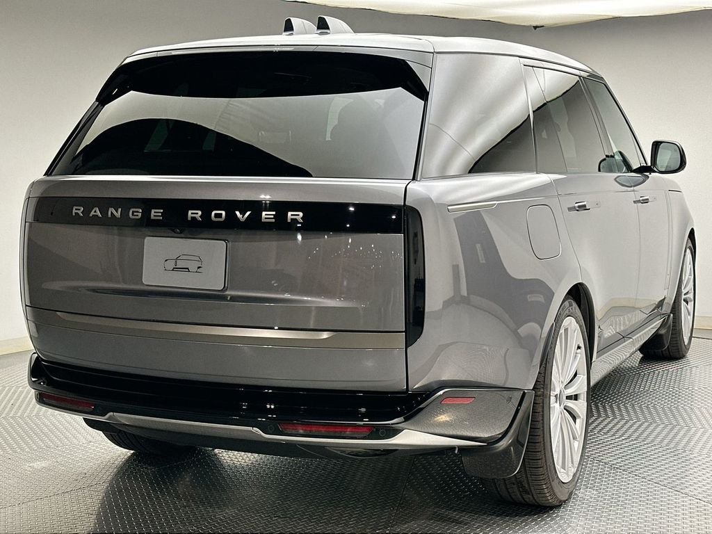 New 2026 Eiger Grey Metallic Land Rover SE image 3