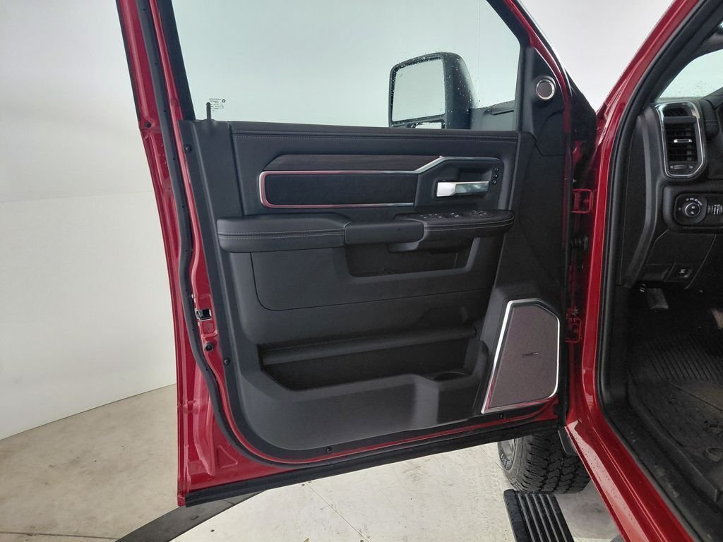 New 2026 Molten Red Pearl-Coat Exterior Paint RAM Laramie image 9