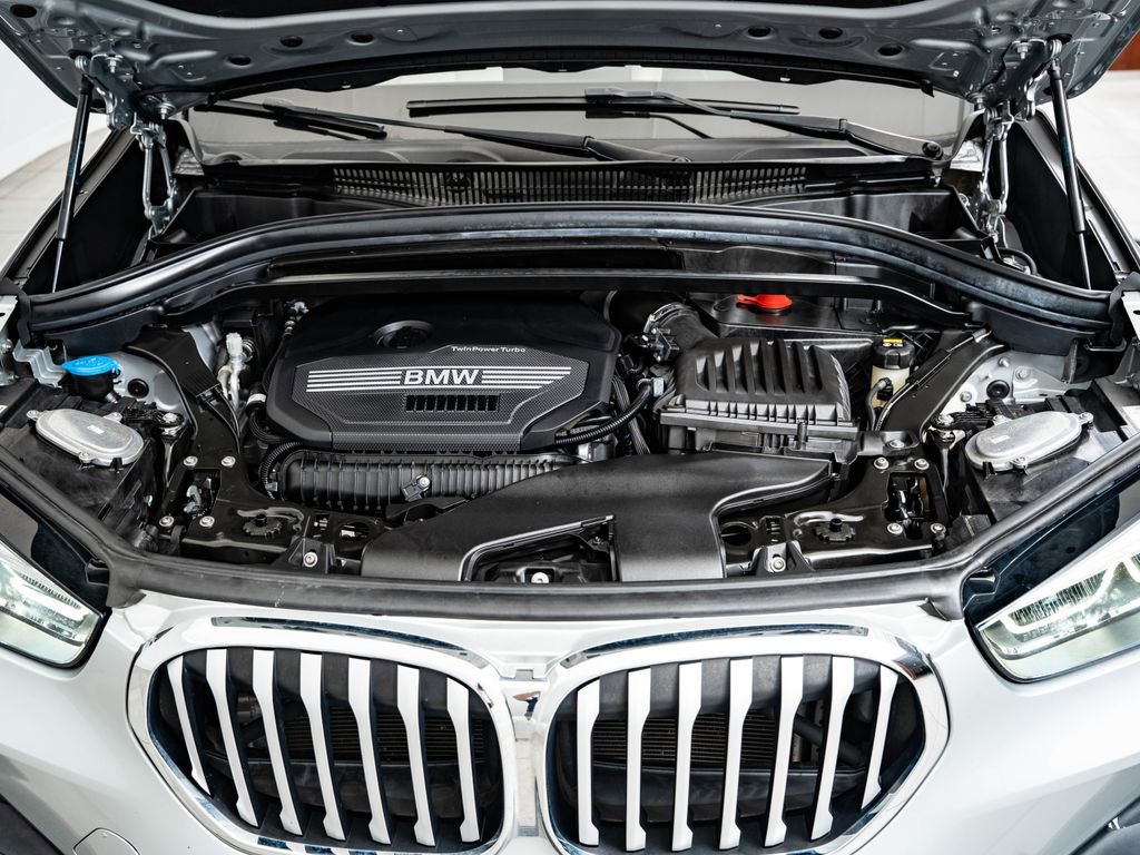 Used 2021 Glacier Silver Metallic BMW sDrive28i image 46