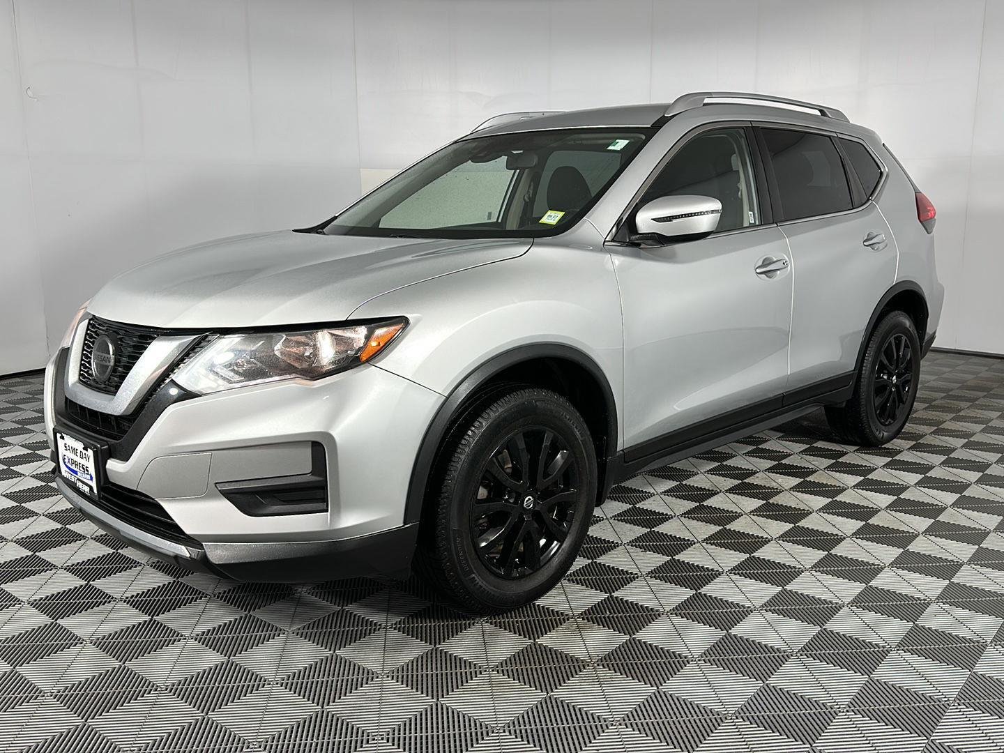 Used 2020 Brilliant Silver Metallic Nissan SV image 3