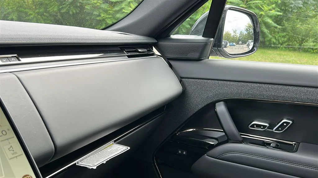 New 2027 Borasco Grey LAND ROVER Dynamic SE image 20