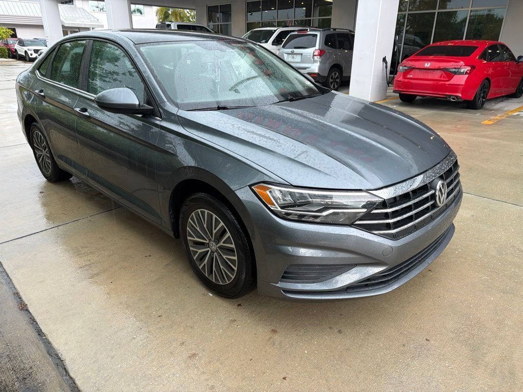 Used 2020 Gray Volkswagen 1.4T SE image 2