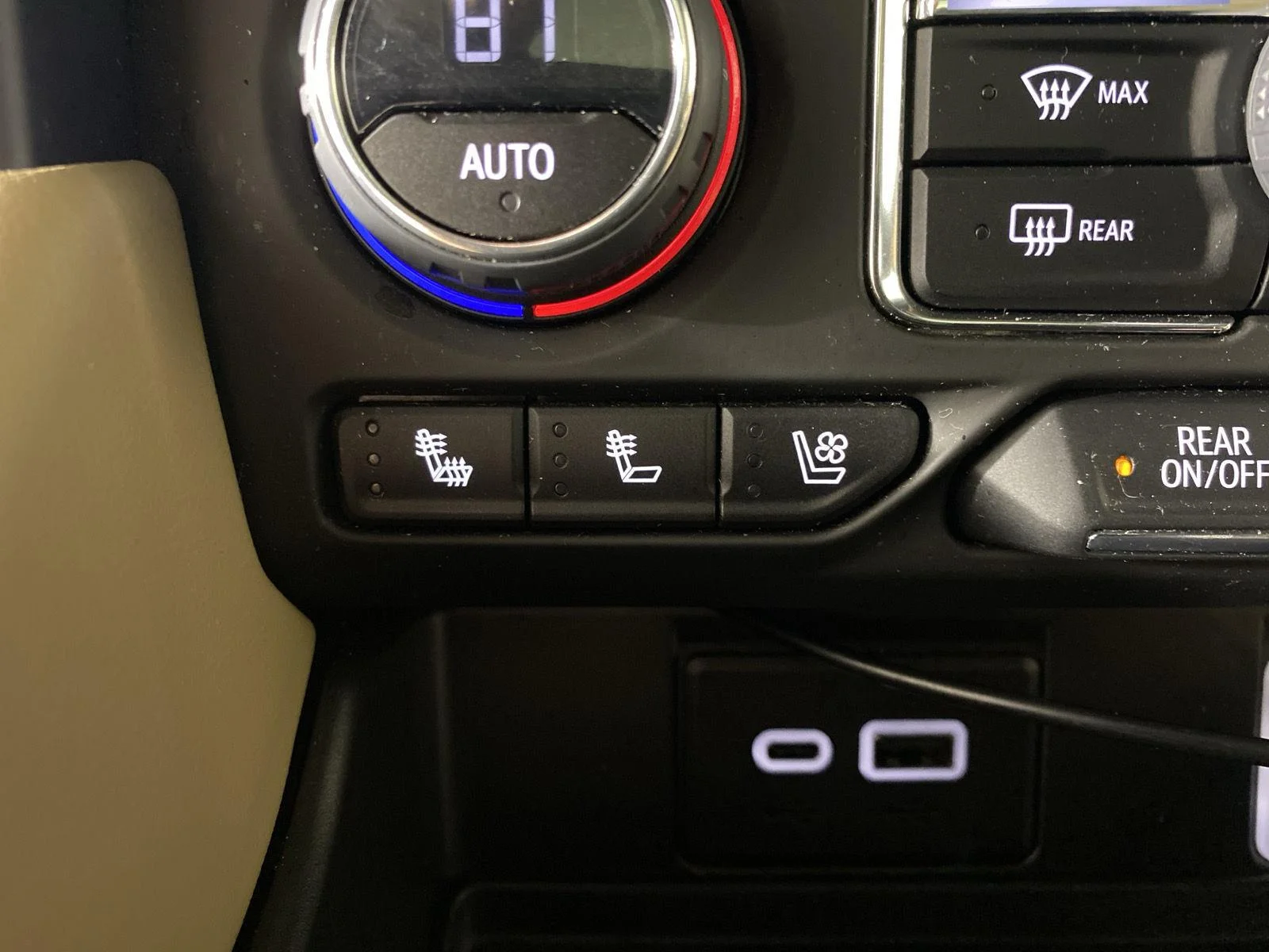 Used 2023 Iridescent Pearl Tricoat Chevrolet Premier image 21