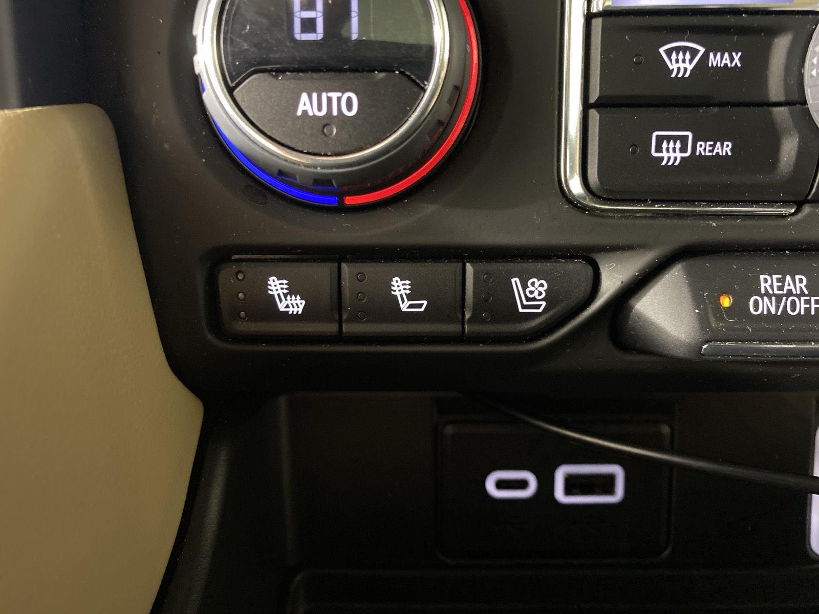 Used 2023 Iridescent Pearl Tricoat Chevrolet Premier image 21