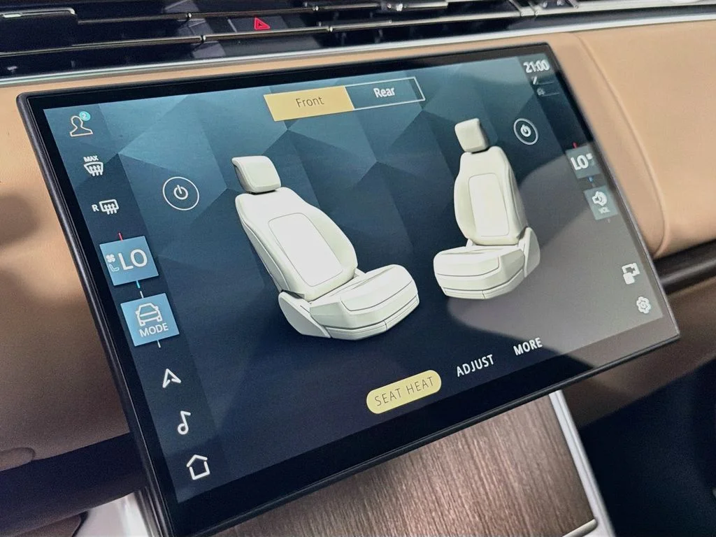 New 2026 Eiger Grey Land Rover SE image 21