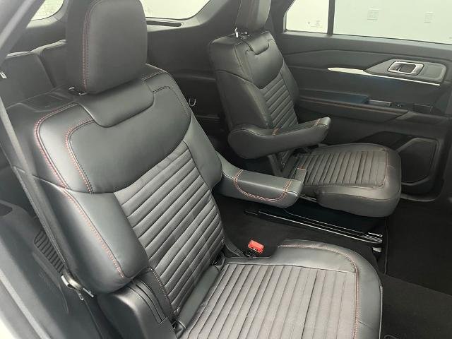New 2026 Star White Metallic Tri-Coat Ford ST-Line image 30