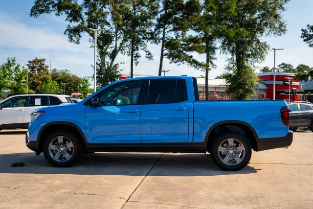 Used 2024 Diffused Sky Pearl Honda TrailSport image 2