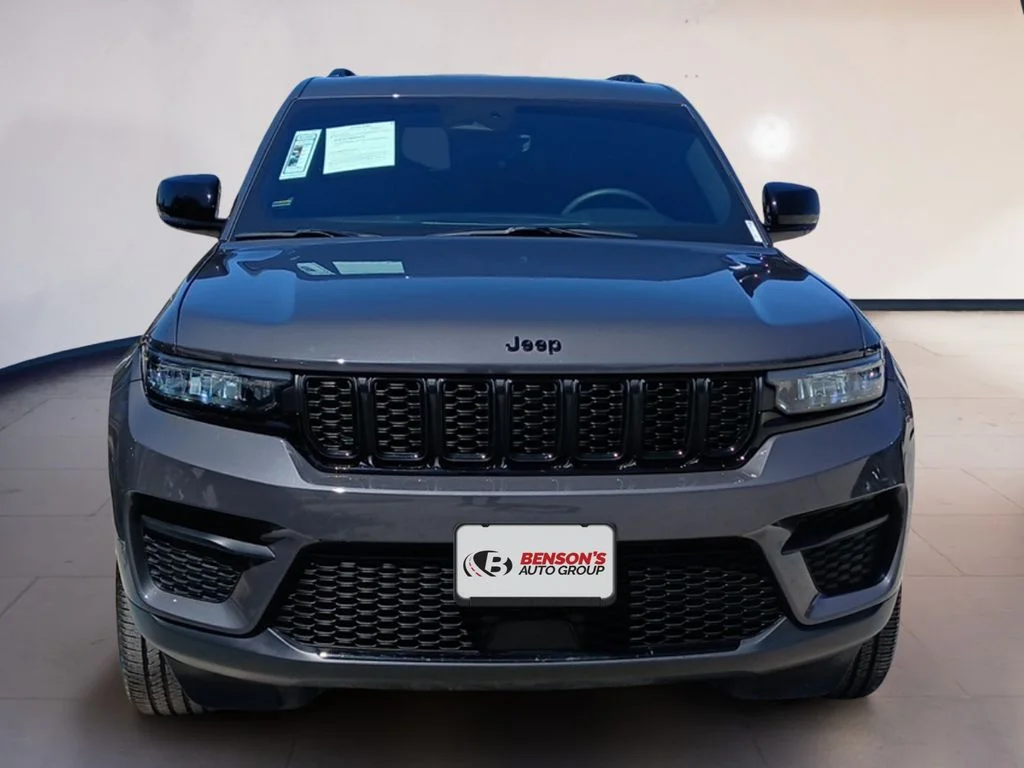 Used 2025 Gray Jeep Altitude X image 7