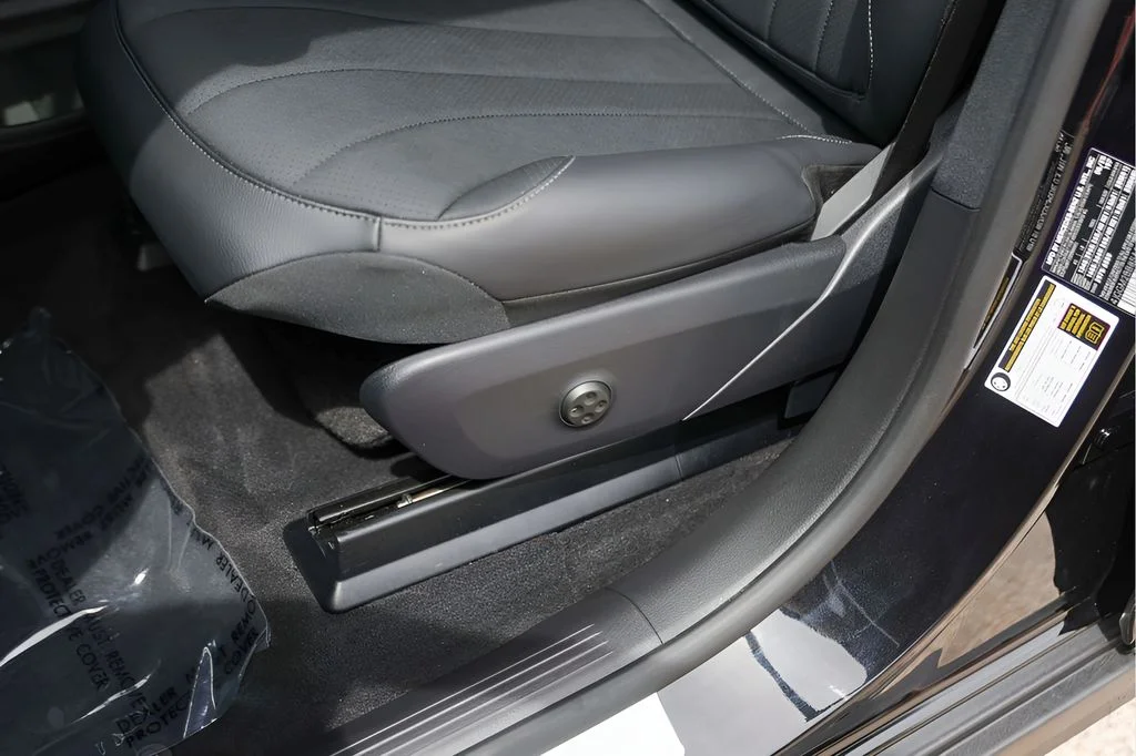 Used 2025 Black Mercedes-Benz 350+ SUV image 11