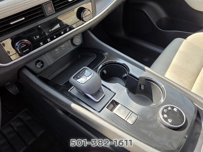 Used 2025 White Pearl NISSAN AWD SV image 29