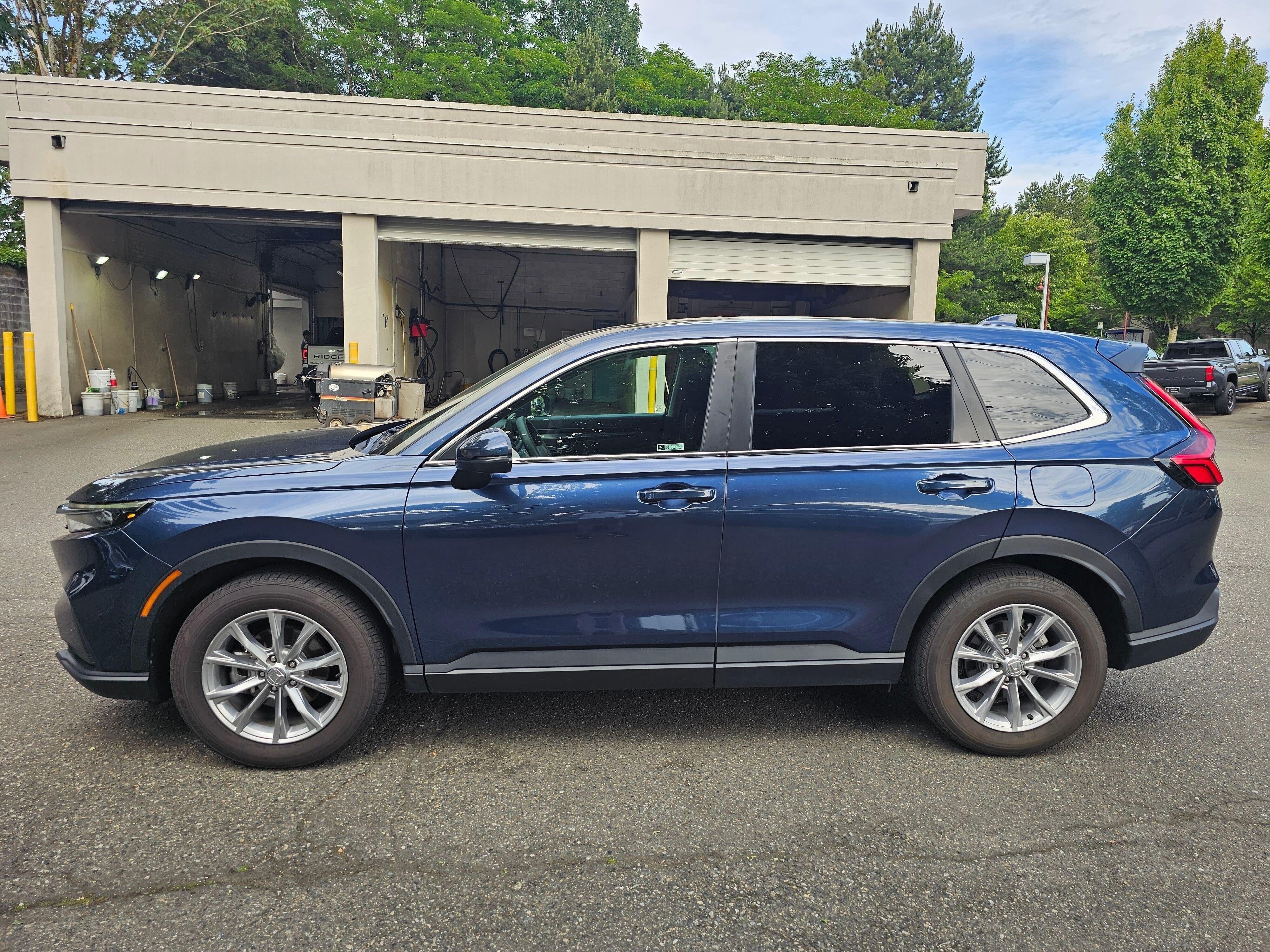 Used 2023 Canyon River Blue Metallic Honda EX image 4