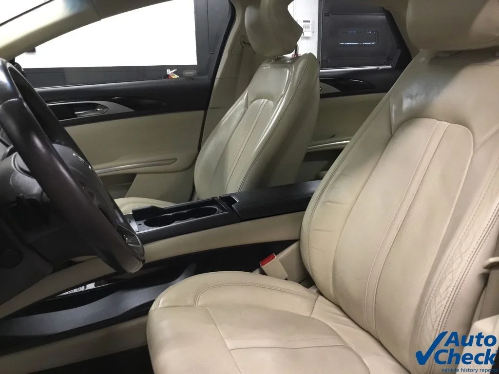 Used 2015 Silver Lincoln Base image 26