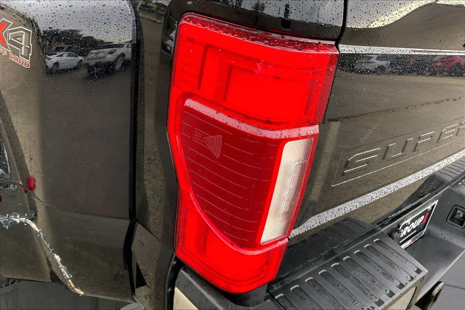 Used 2022 Agate Black Metallic Ford F-450 Pickup LARIAT image 27
