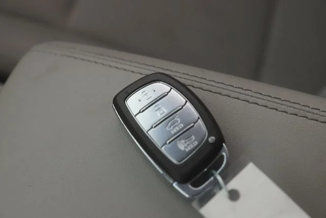 Used 2021 Gray Hyundai SEL image 19