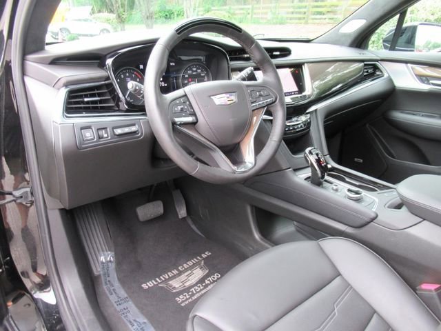 Used 2025 Stellar Black Metallic Cadillac Premium Luxury image 18