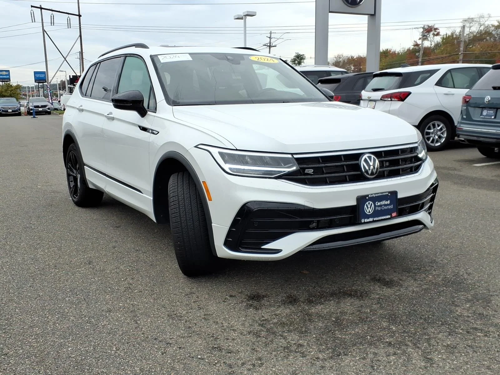 Certified Used 2024 OPAL WHITE PEARL EFFECT Volkswagen SE R-Line Black image 3