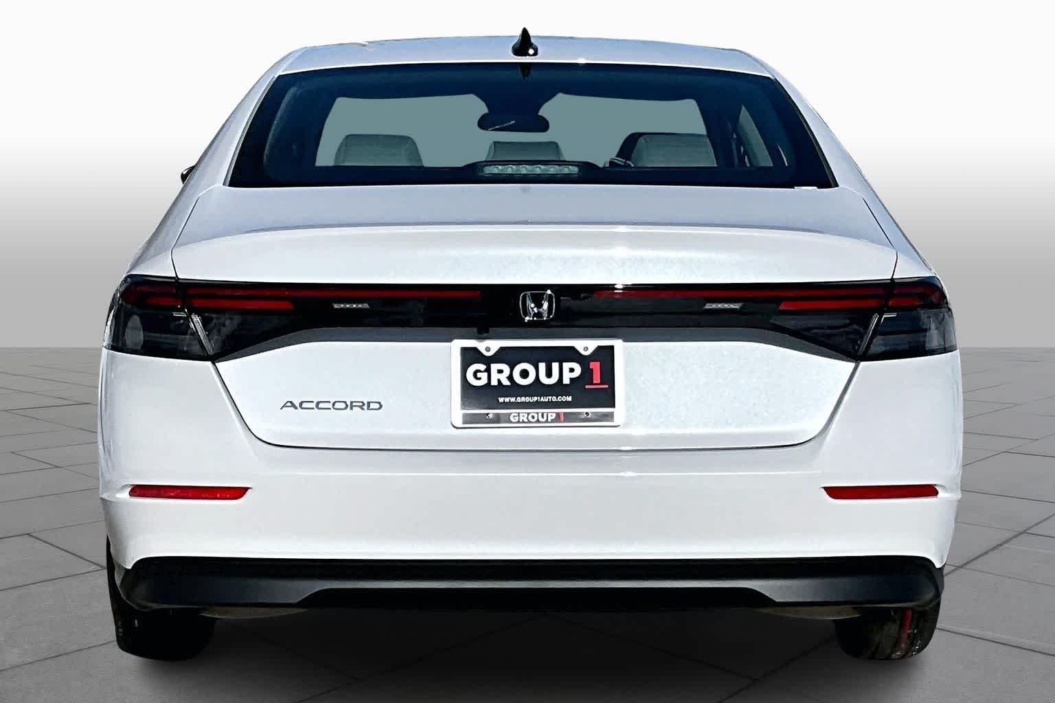 New 2026 Platinum White Pearl Honda SE image 4
