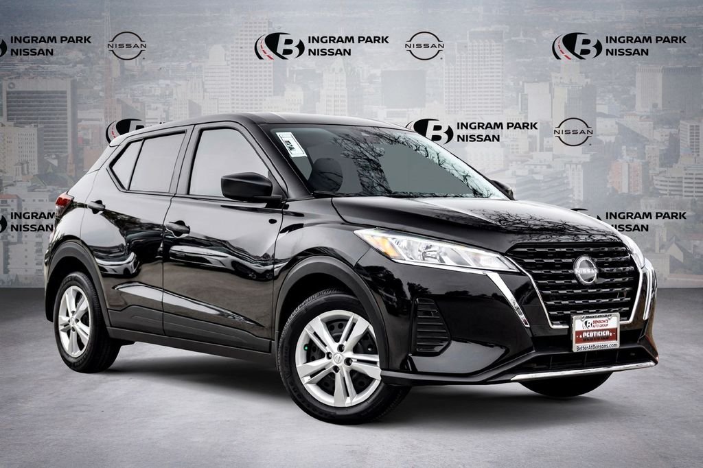 2025 Nissan KICKS PLAY Base