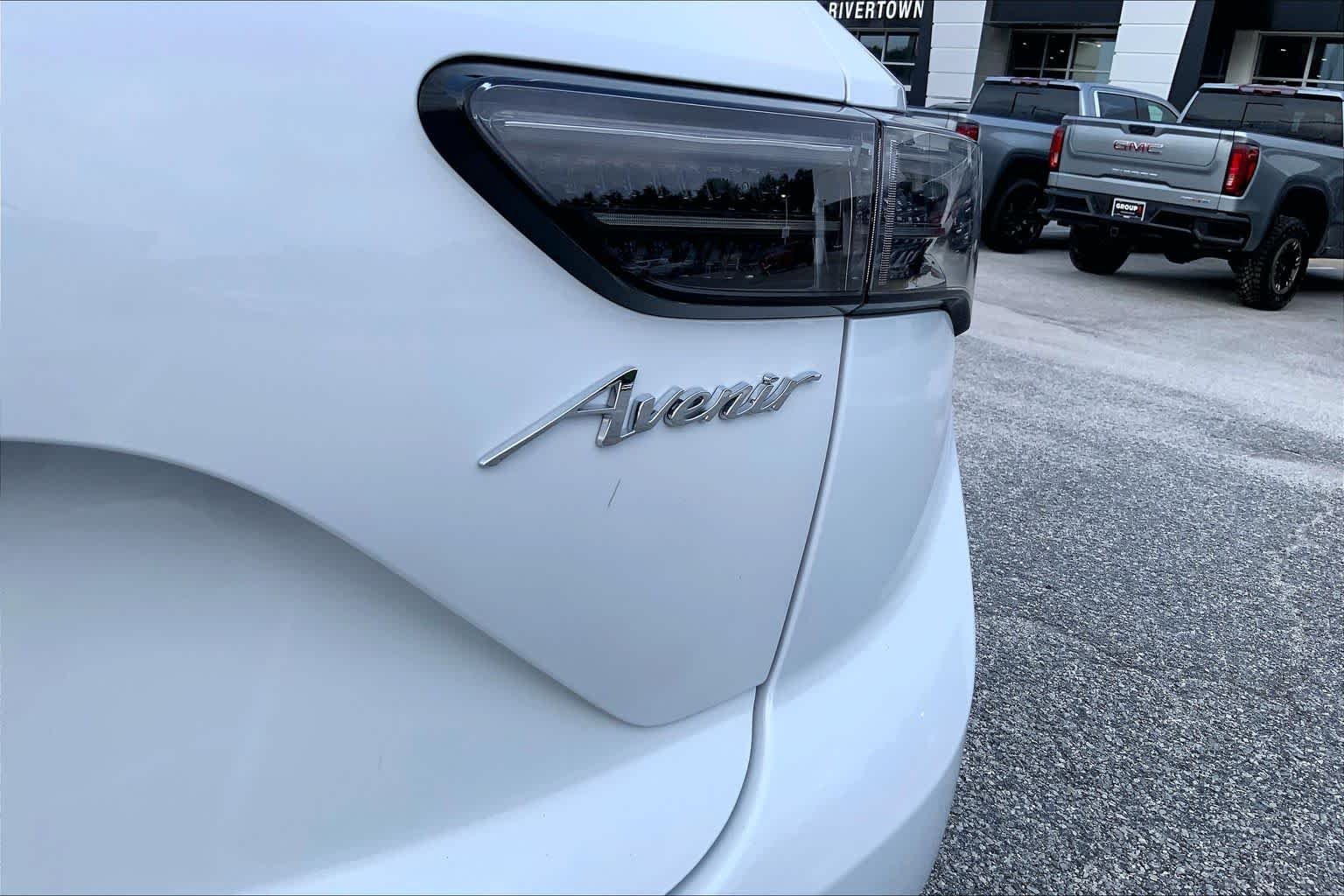 Used 2026 Iridescent White Tricoat Buick Avenir image 9