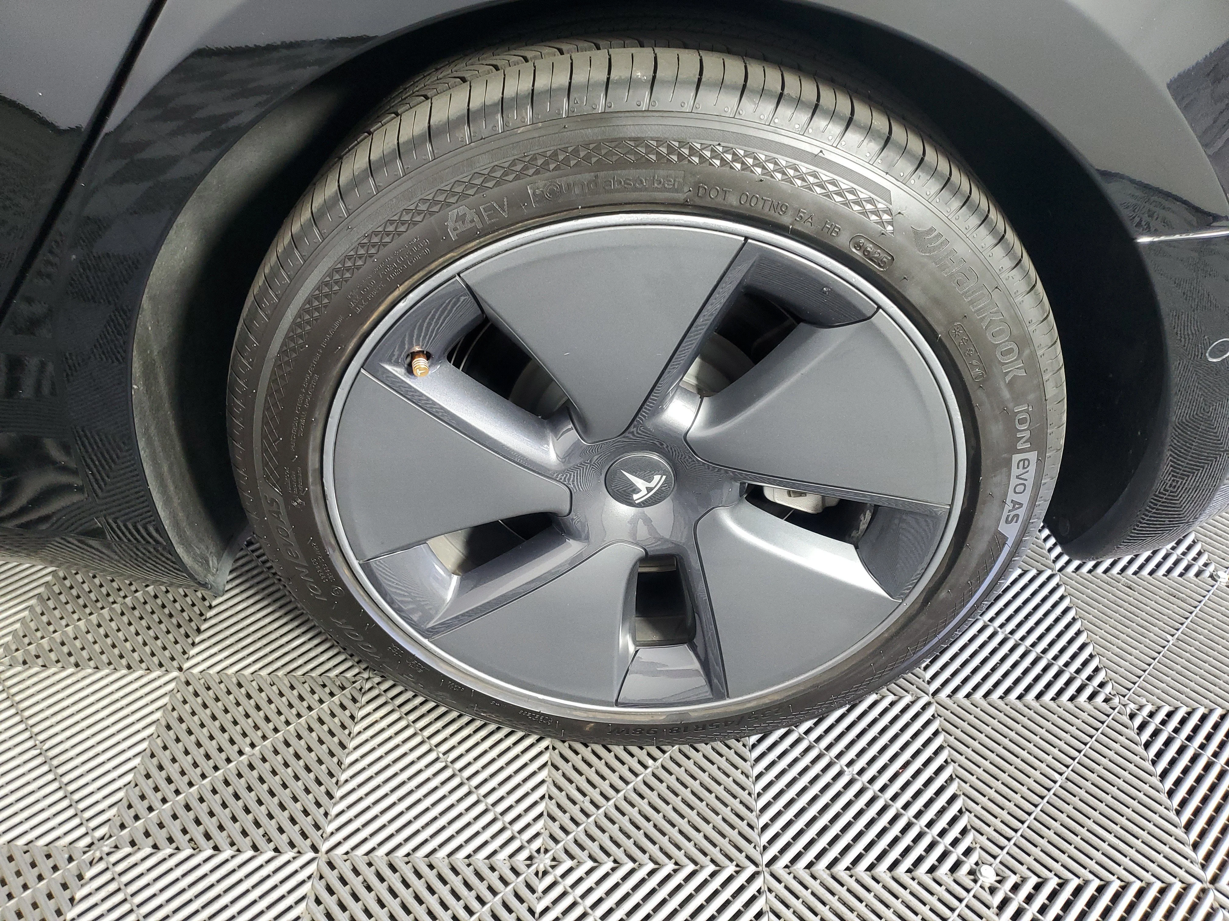 Used 2021 Solid Black Tesla Long Range image 25