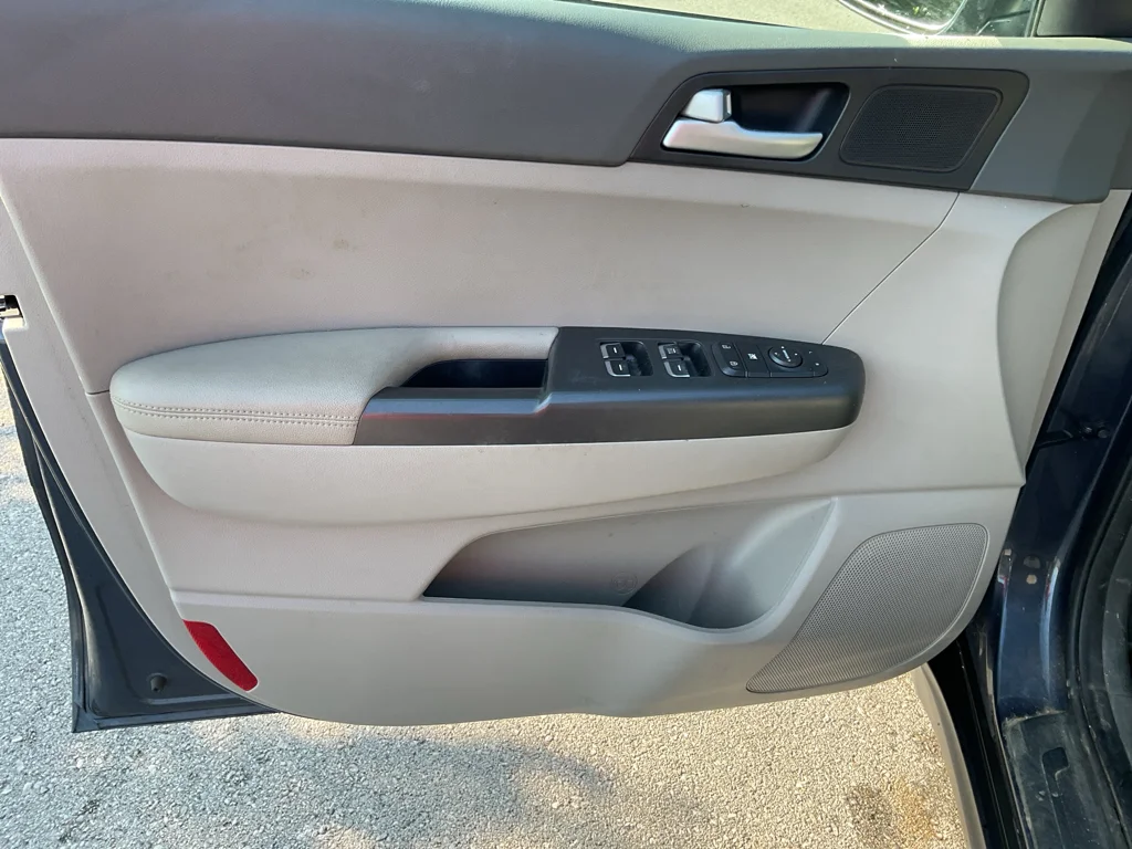 Used 2019 Pacific Blue Kia LX image 14