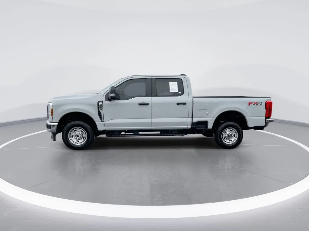 Used 2025 White Ford XL image 5