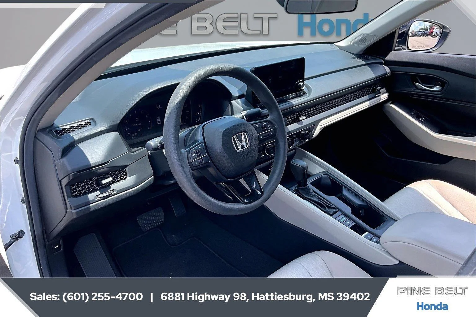 Used 2025 Platinum White Pearl Honda SE image 12