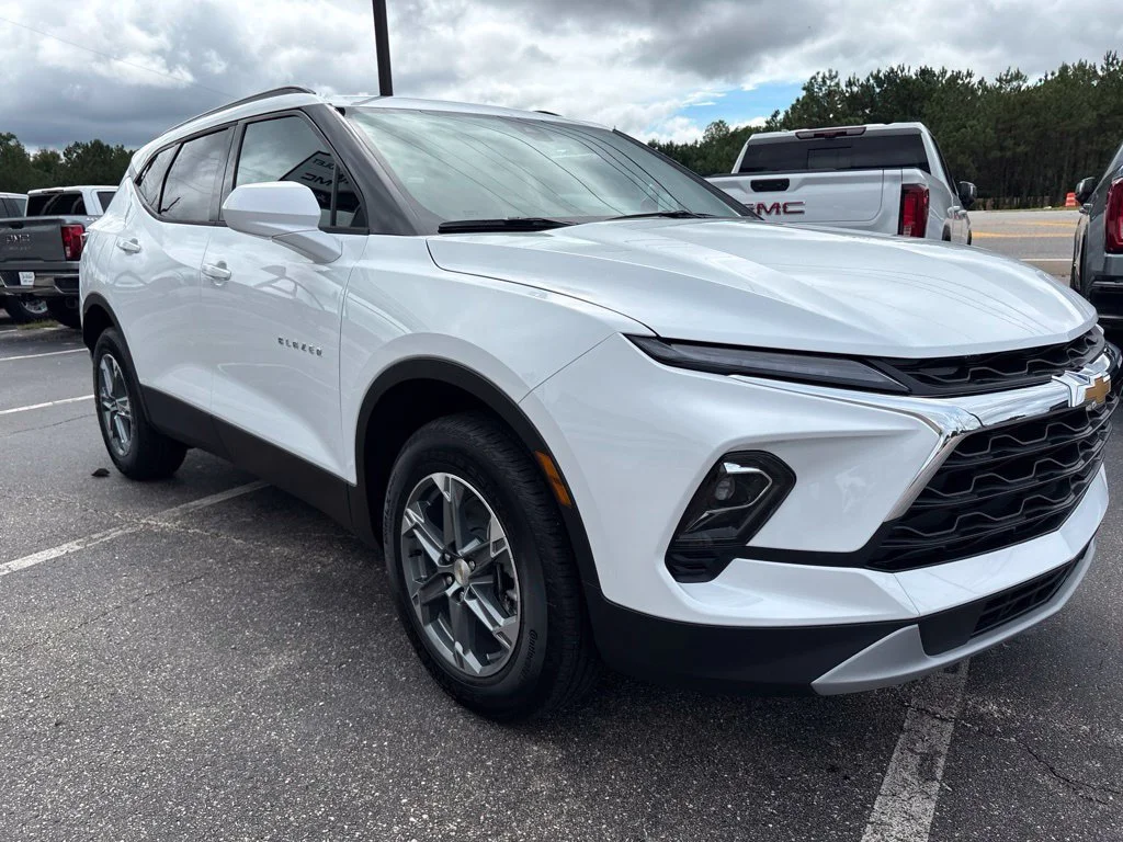 New 2026 Summit White Chevrolet 2LT image 7