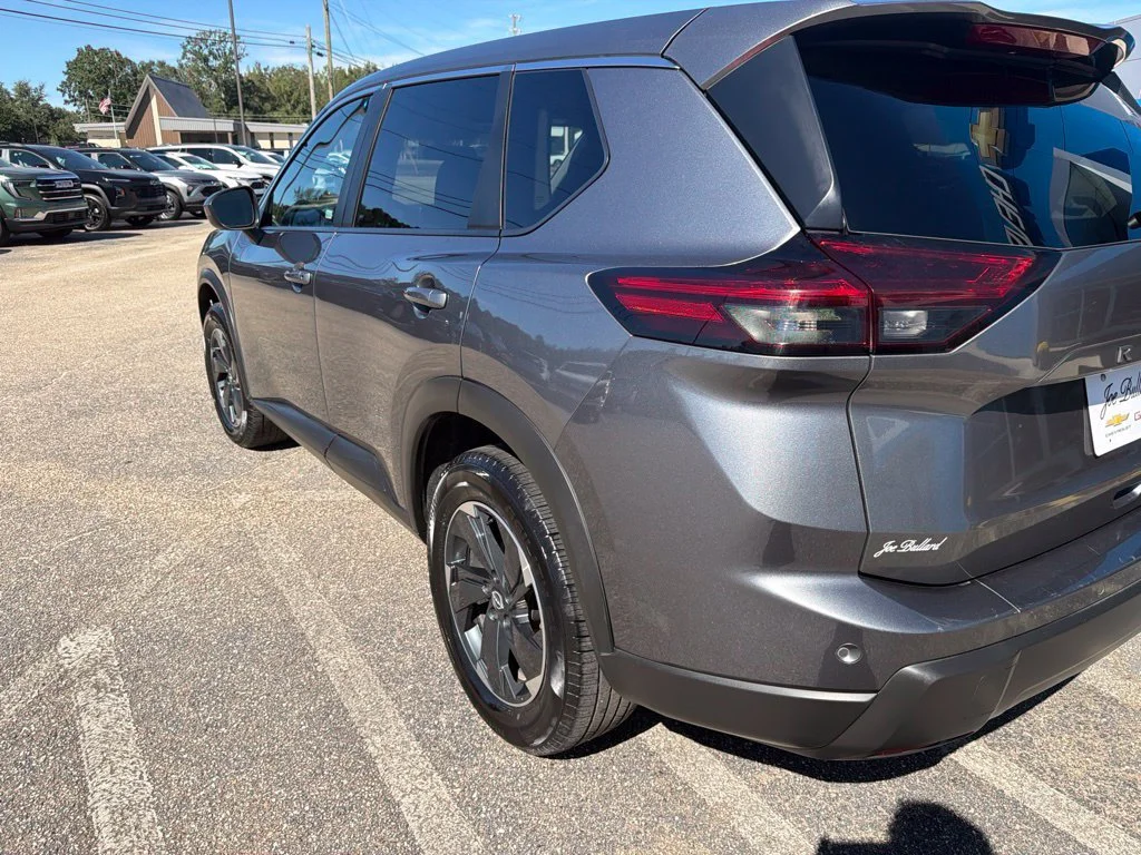 Used 2025 Gray Nissan SV image 3