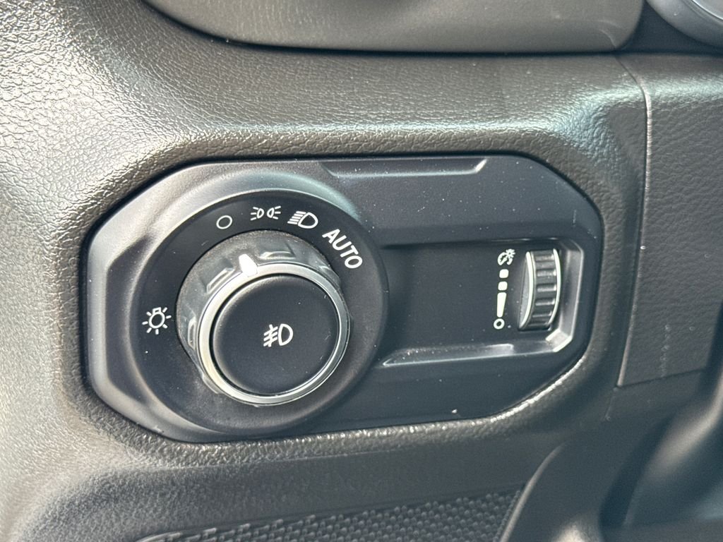 Certified Used 2023 White/off-white Jeep Sahara image 27