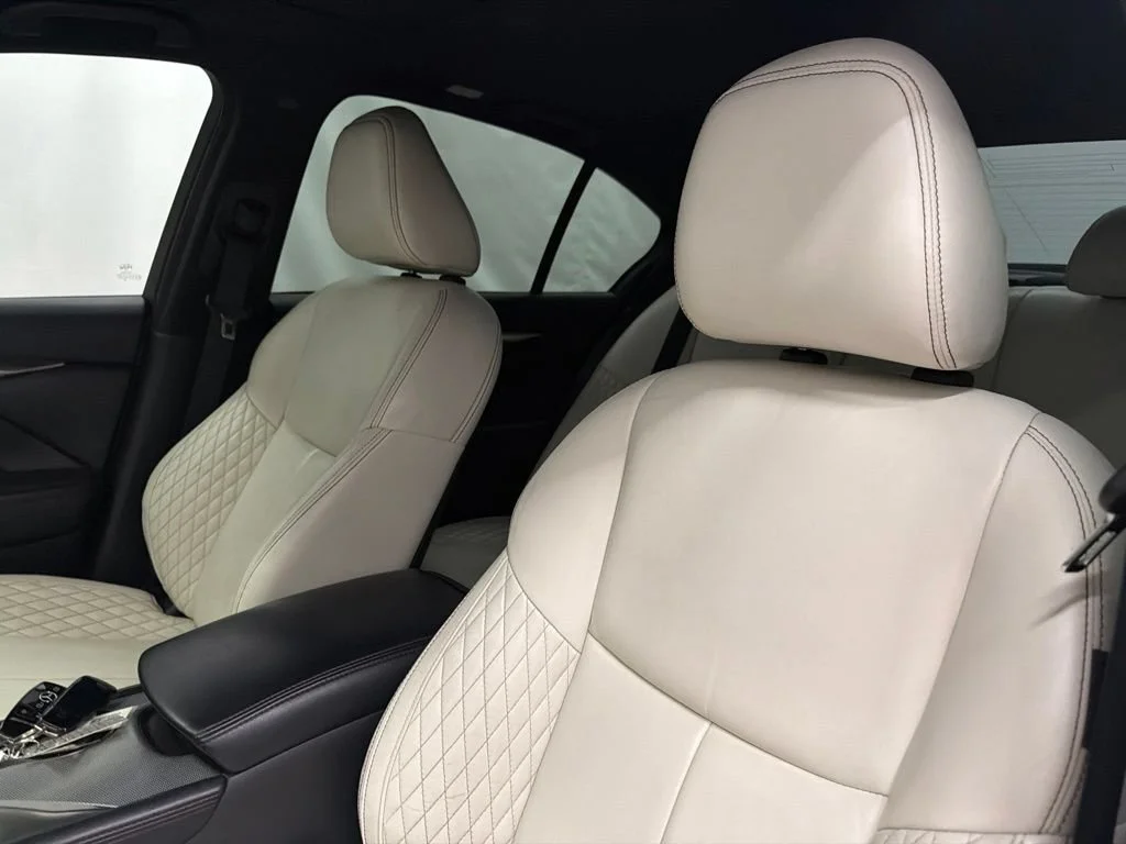 Used 2019 Red INFINITI Red Sport 400 image 14