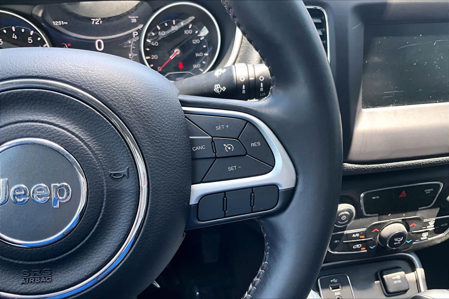 Used 2018 White Clearcoat Jeep Latitude image 25
