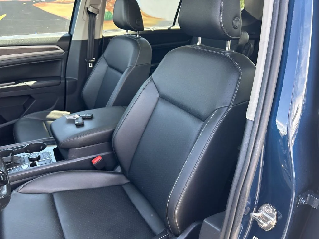 Used 2019 Blue Volkswagen SEL image 12