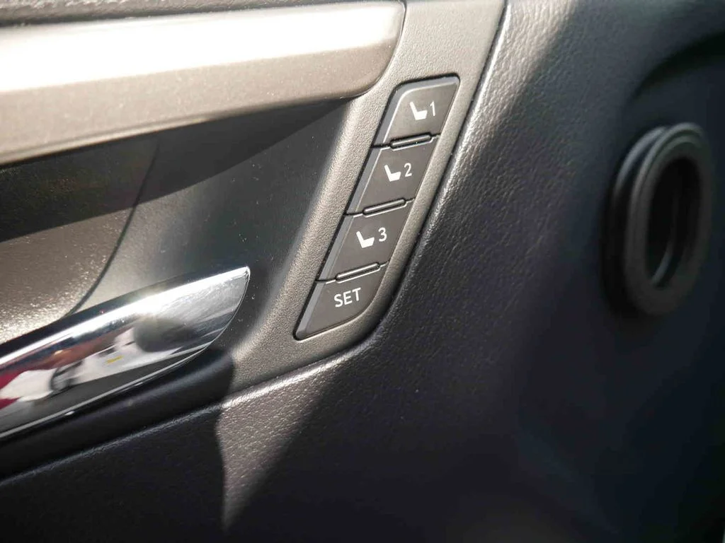 Used 2022 White Lexus 450h image 27