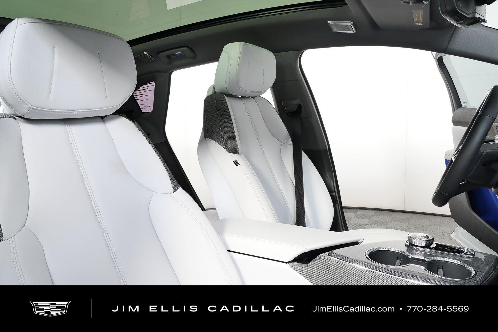 2027 Cadillac OPTIQ Luxury - Photo 23