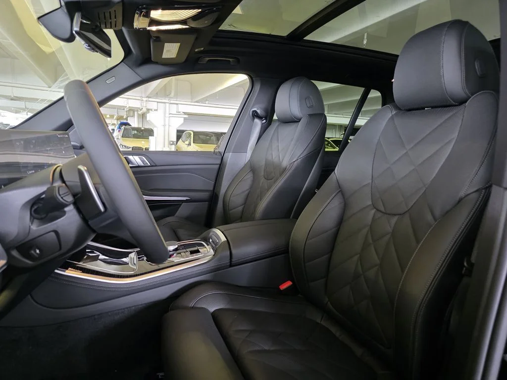 New 2026 Black Sapphire Metallic BMW sDrive40i image 16