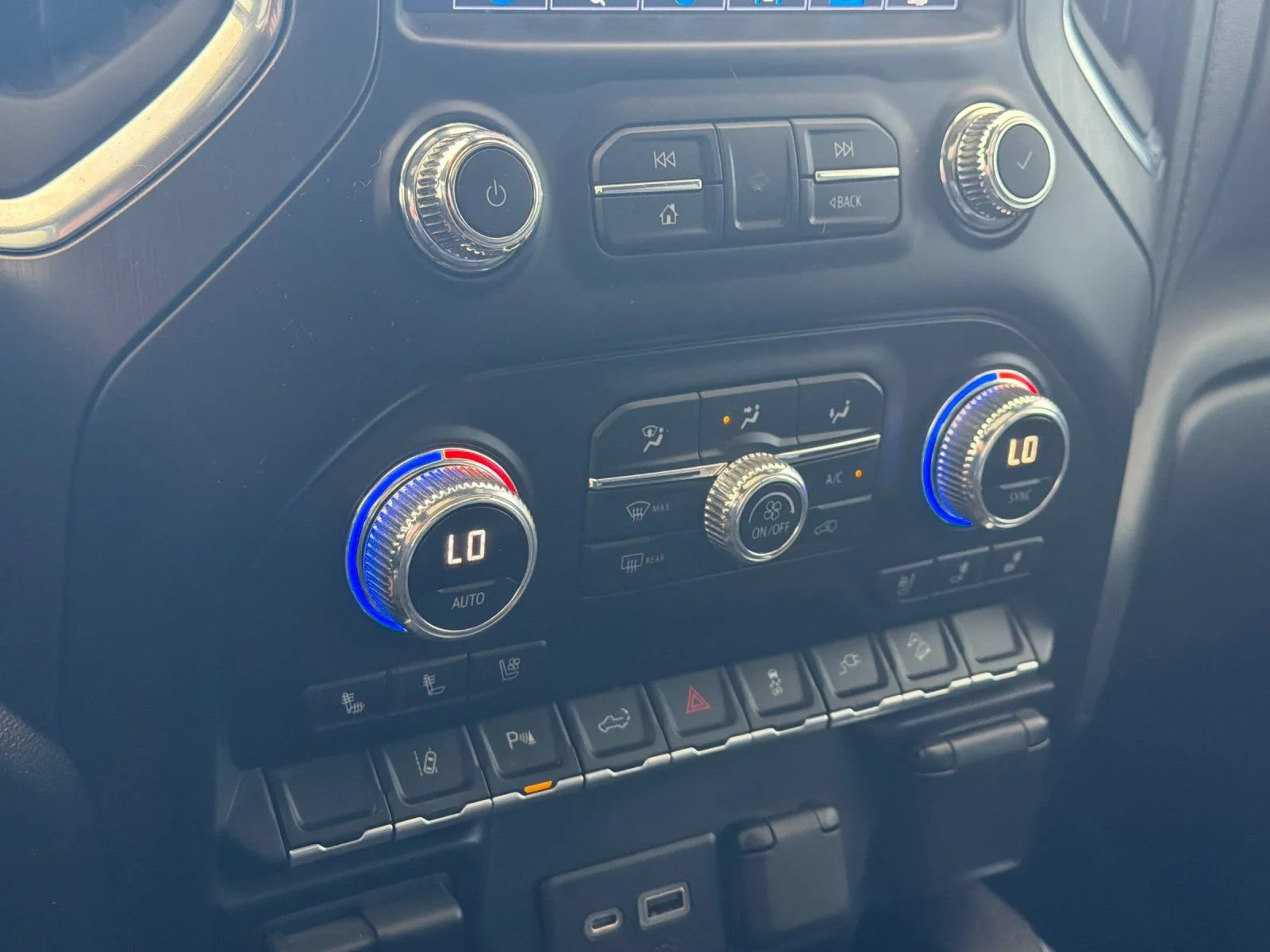 Used 2022 ONYX BLACK GMC AT4 image 21