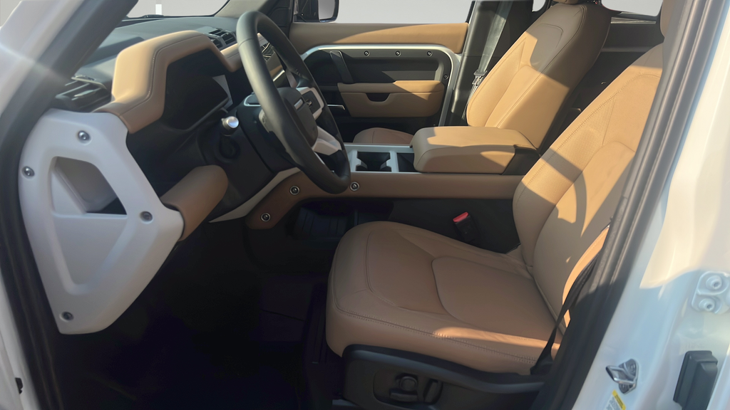 New 2026 White Land Rover X-Dynamic SE image 5