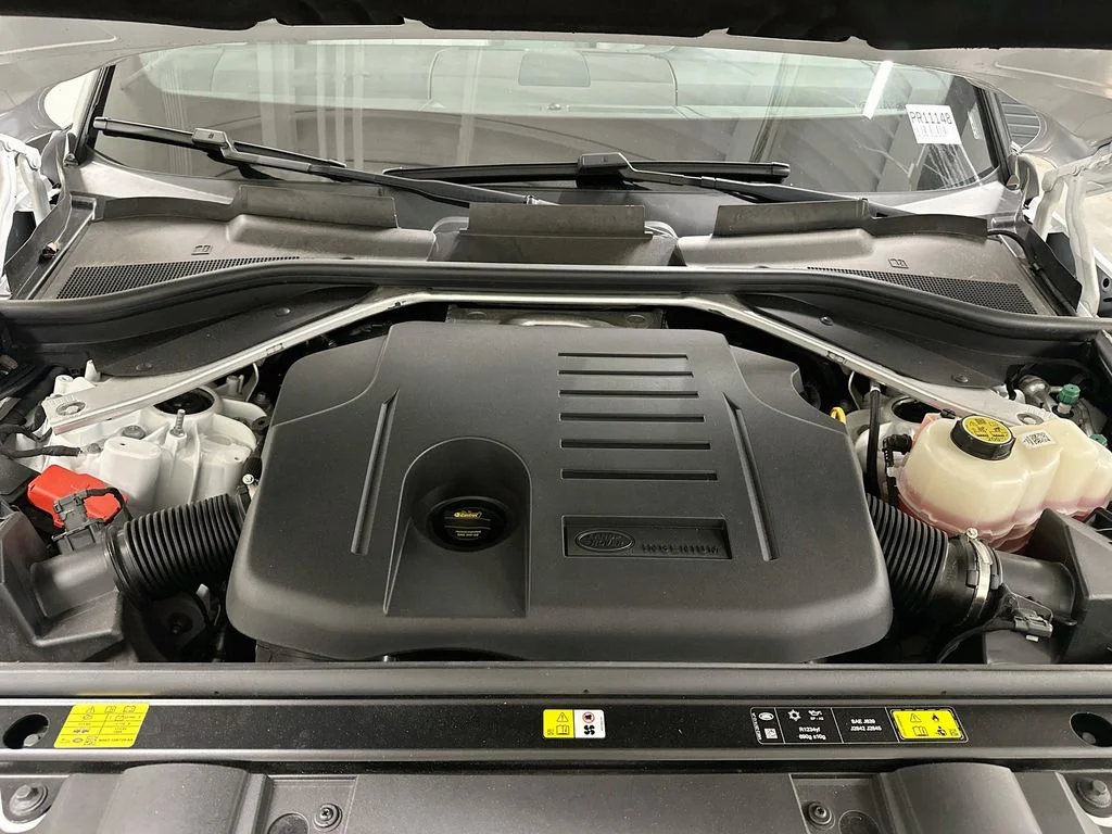 Used 2024 Fuji White Land Rover SE image 31