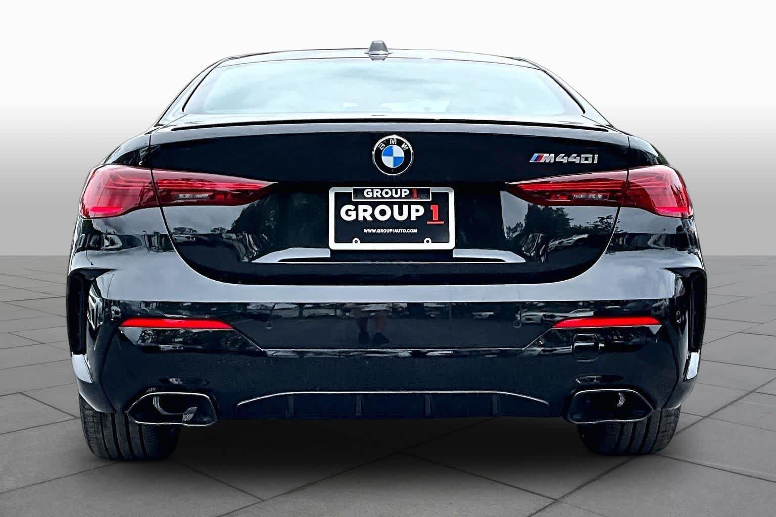 New 2027 BLACK SAPPHIRE BMW M440i image 4