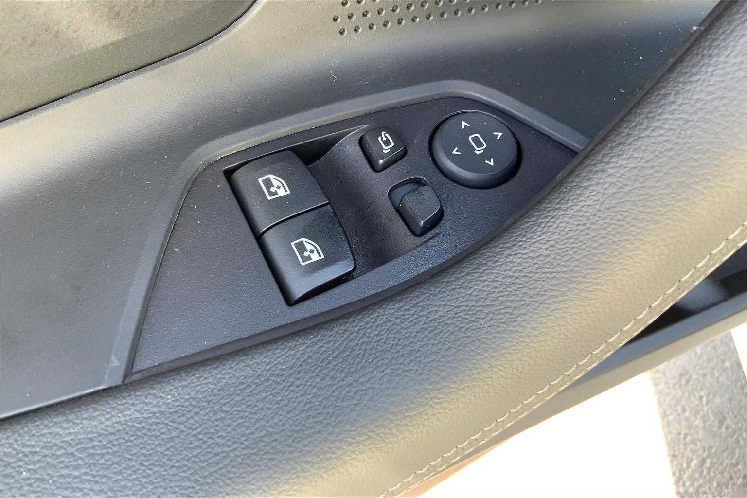 2025 BMW 2 Series 230i - Photo 16