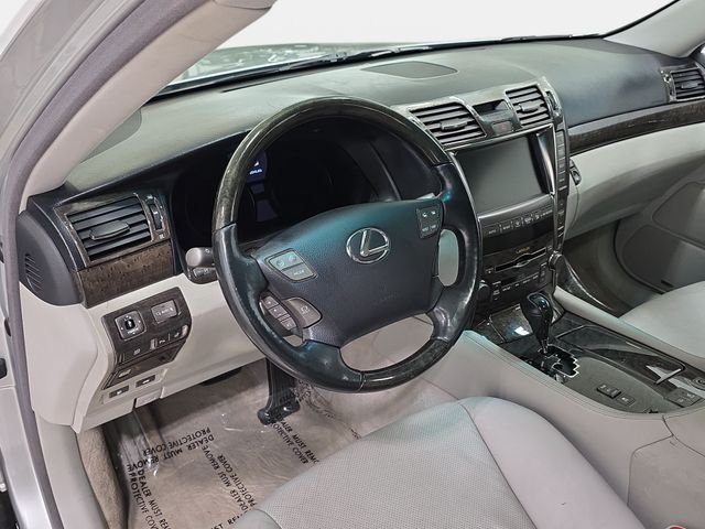 Used 2007 Silver Lexus 460 L image 16