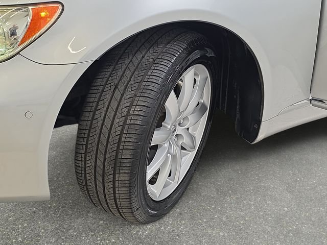 Used 2007 Silver Lexus 460 L image 32