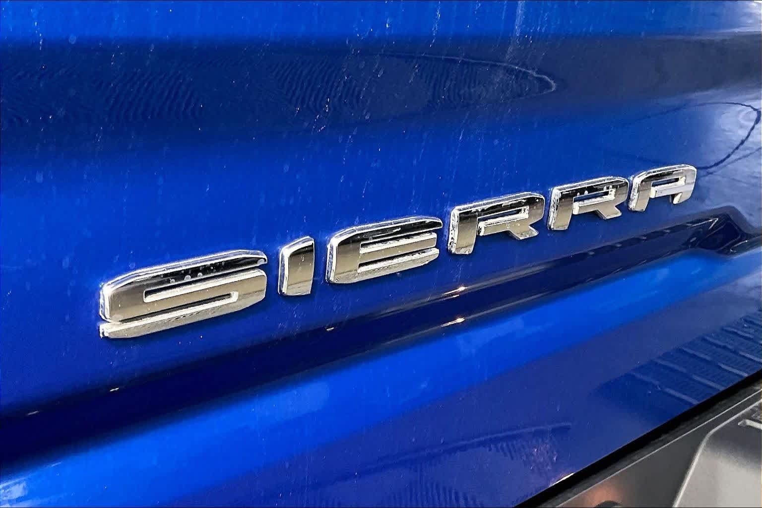 Used 2022 Dynamic Blue Metallic GMC Elevation image 30