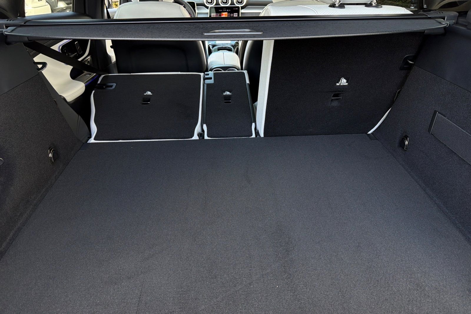 New 2026 Obsidian Black Metallic Mercedes-Benz GLC 300 image 39