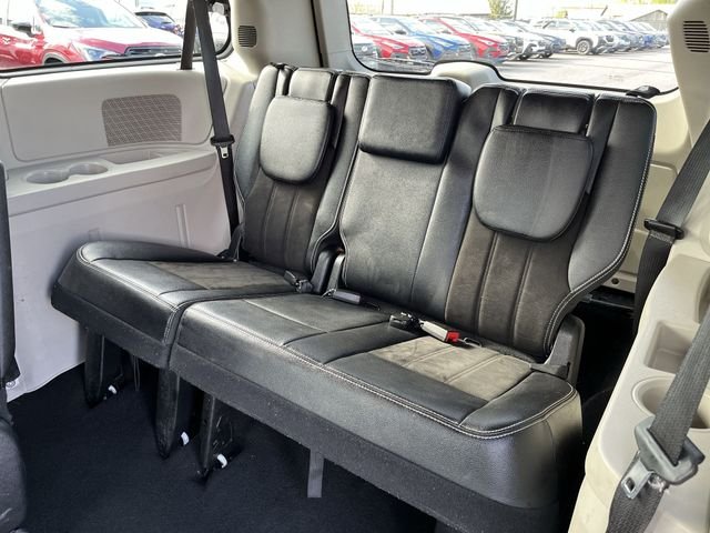 Used 2019 White Dodge SXT image 26