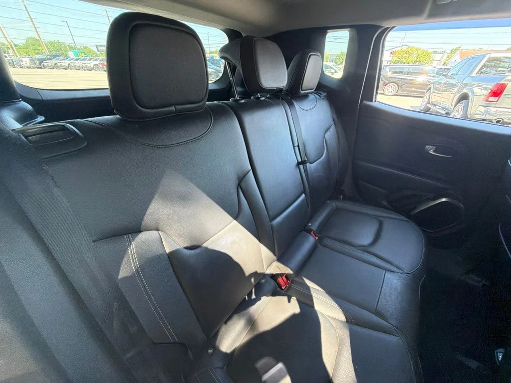 Used 2018 Silver Jeep Limited image 40