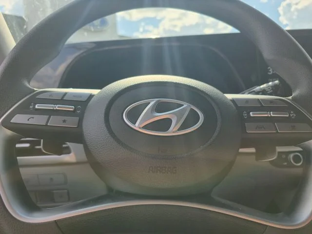 Used 2025 Black Hyundai SE image 17