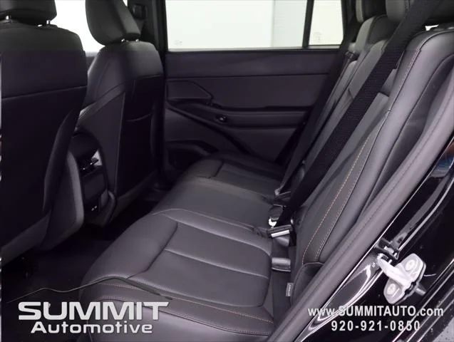 New 2026 Diamond Black Crystal Pearl-Coat Exterior Paint Jeep Limited image 9